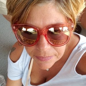 Meet your Posher, Candace